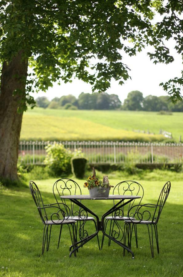 La Tourelle Bed & Breakfast Vascoeuil Bagian luar foto
