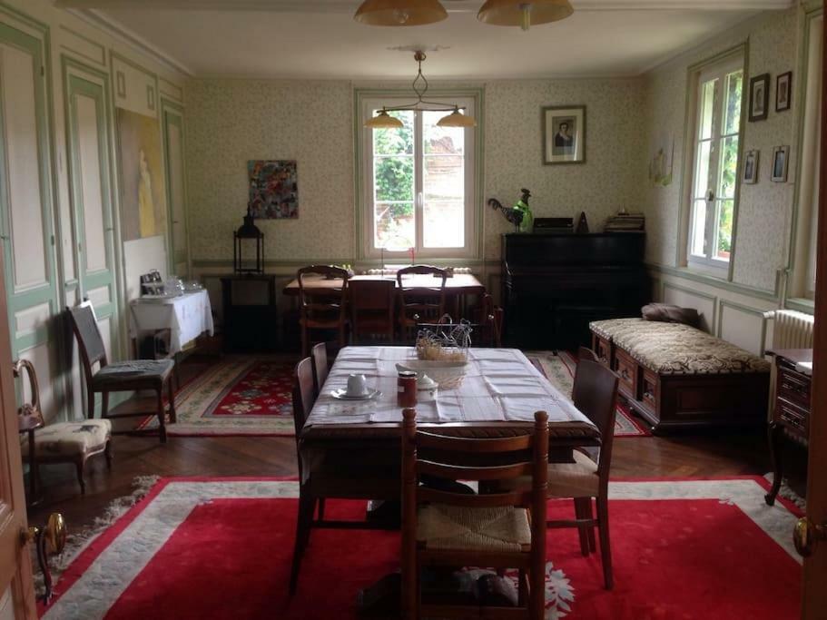 La Tourelle Bed & Breakfast Vascoeuil Bagian luar foto